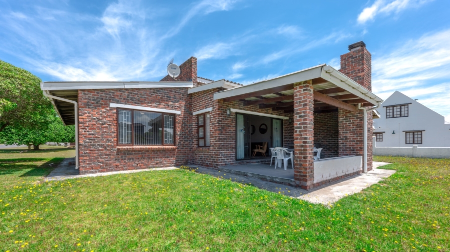 4 Bedroom Property for Sale in Struisbaai Western Cape